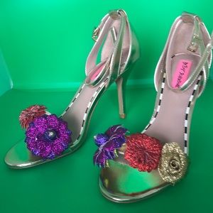 Betsey Johnson Cruz Gold heeled sandal size 7.5 worn once.